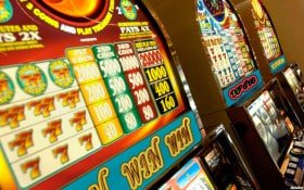 666 flash Slots ဂိမ်းများ Jackpot Reels လှည့်နေသောမြင်ကွင်း